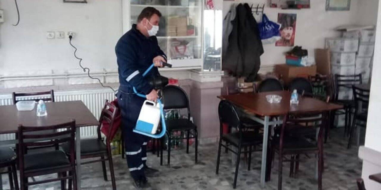 Osmaneli’nde açılan işletmeler dezenfekte edildi