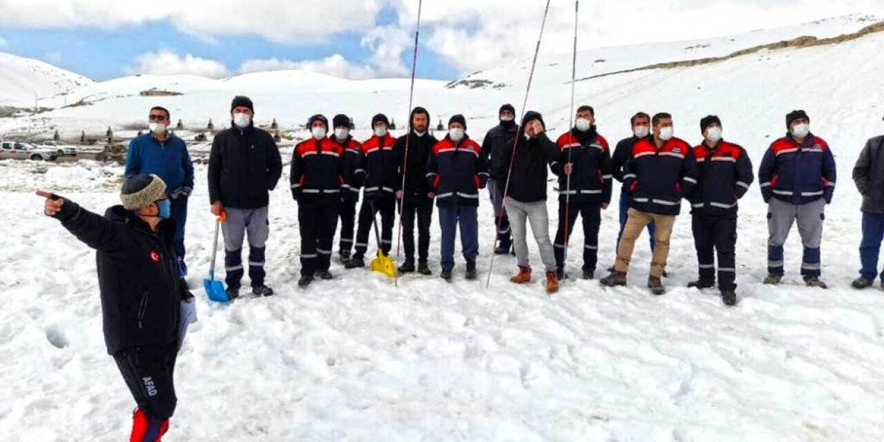 Büyükşehir ekiplerine karla mücadele eğitimi