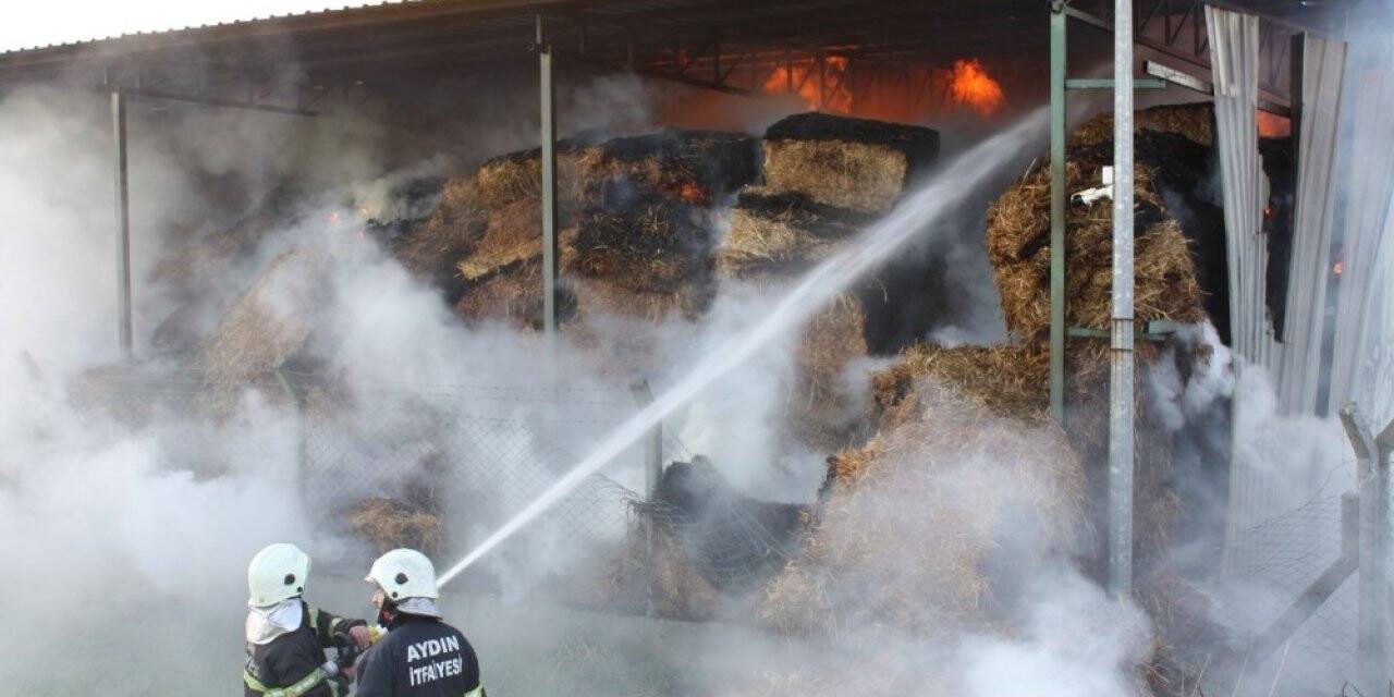 300 ton saman kül oldu