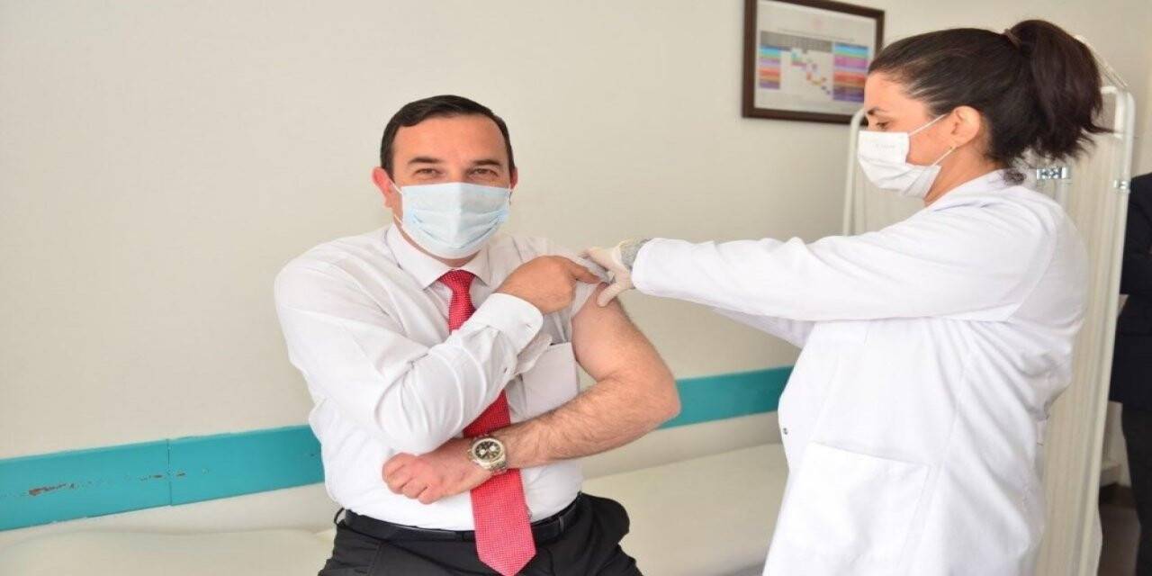 Elazığ’da öğretmenlere Covid-19 aşısı