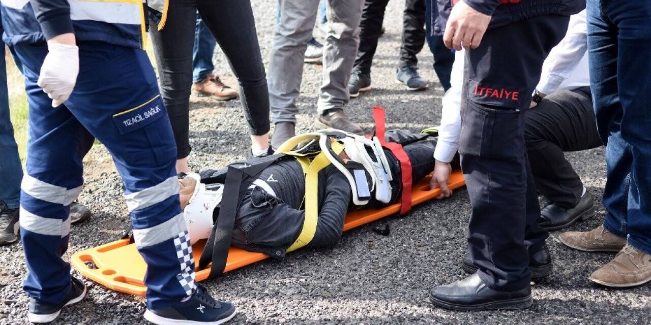 Takla atan otomobil karşı şeritteki araçlara çarptı: 2 yaralı