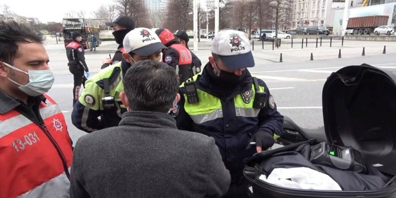 Taksim’de uygulamada ilginç anlar: “Çakar kullanmıyorum, çocuğum için almıştım”
