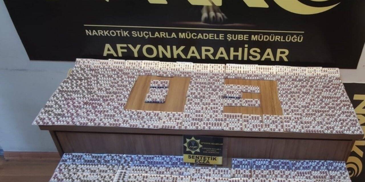 Afyonkarahisar’da polisin durdurduğu araçtan binlerce sentetik hap çıktı
