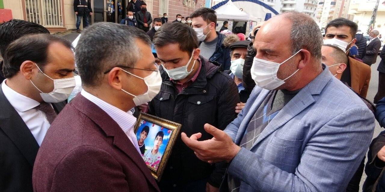 CHP heyetine evlat nöbetindeki ailelerden soğuk duş