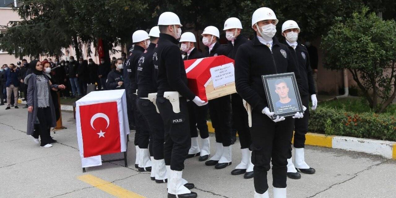 Silahının ateş alması sebebi ile yaşamını yitiren polis memuru memleketine uğurlandı