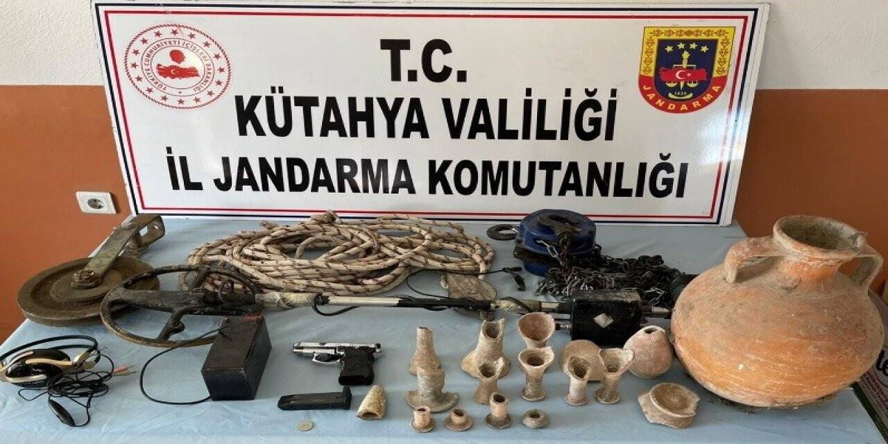 Tünel kazan defineciler suç aletleri ile yakalandı