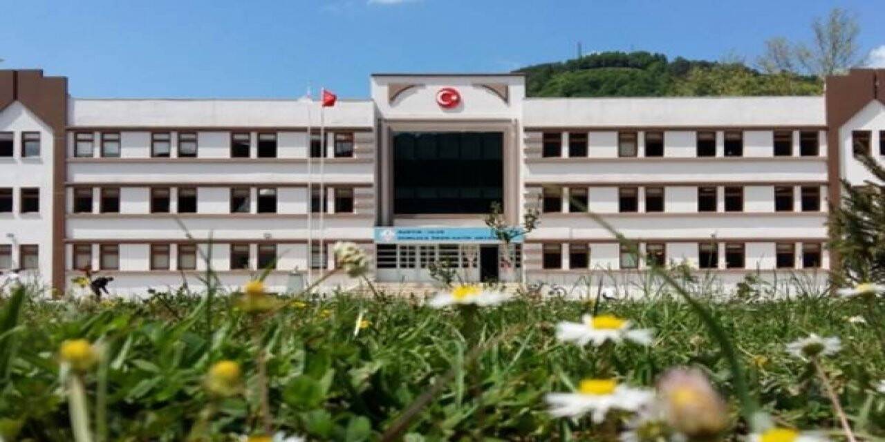 Mutasyonlu virüs 5 okulda yüz yüze eğitimi erteletti