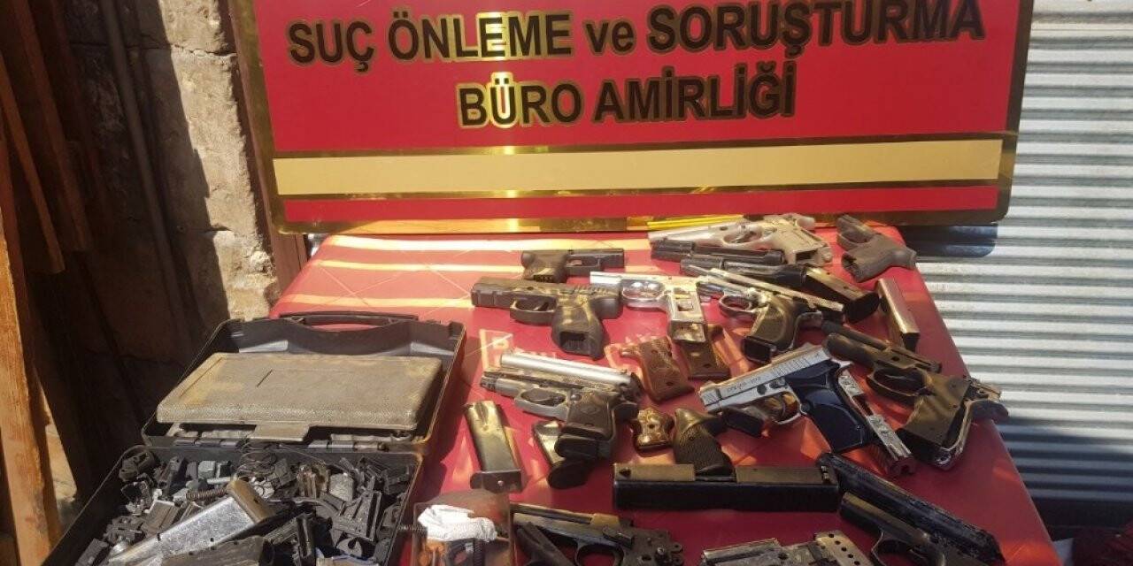 Hırsızlık şüphelisi kaçak silah imalathanesinde yakalandı