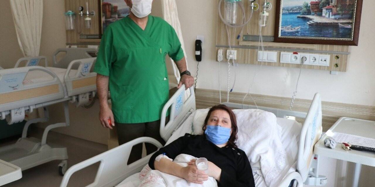 Nefes darlığı ve şiddetli ağrı çeken hastanın ciğerinden Arnavut biberi çıktı