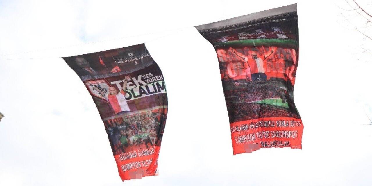 Samsun’un en büyük görselli Samsunspor bayrakları caddeye asıldı