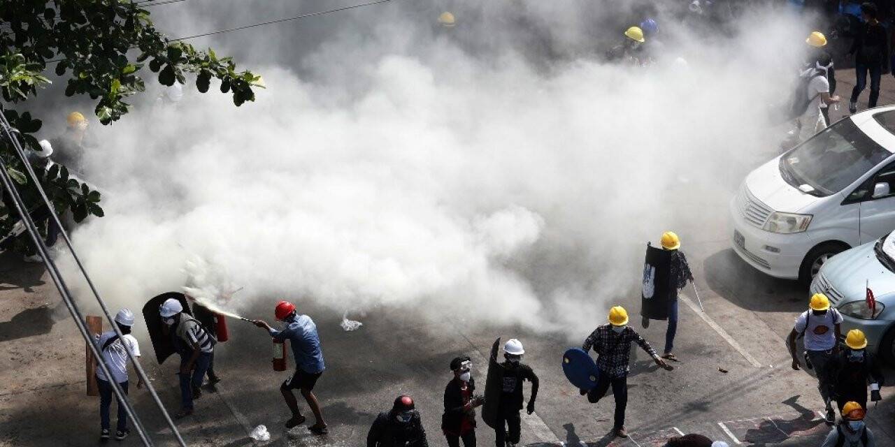Myanmar’da güvenlik güçleri protestoculara ateş açmaya devam ediyor