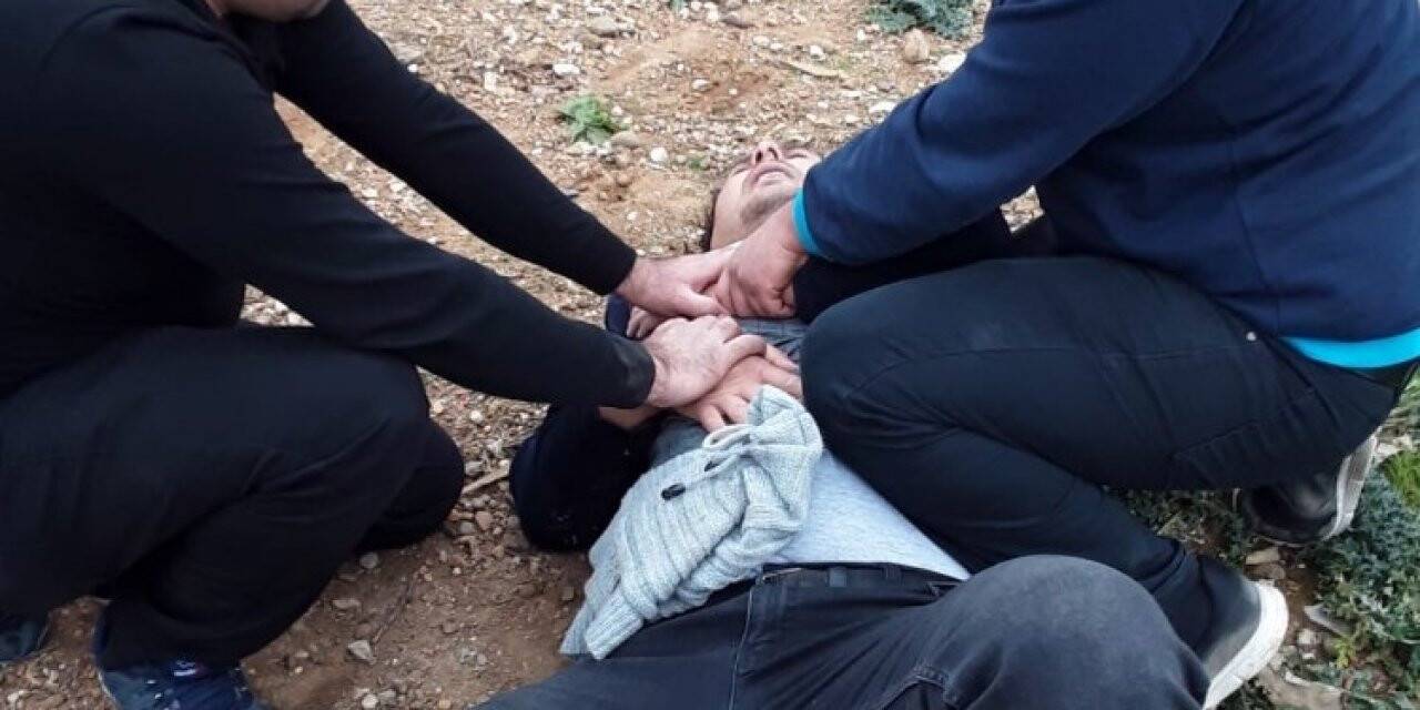 Hırsızlık şüphelisini yakalayıp polise teslim ettiler