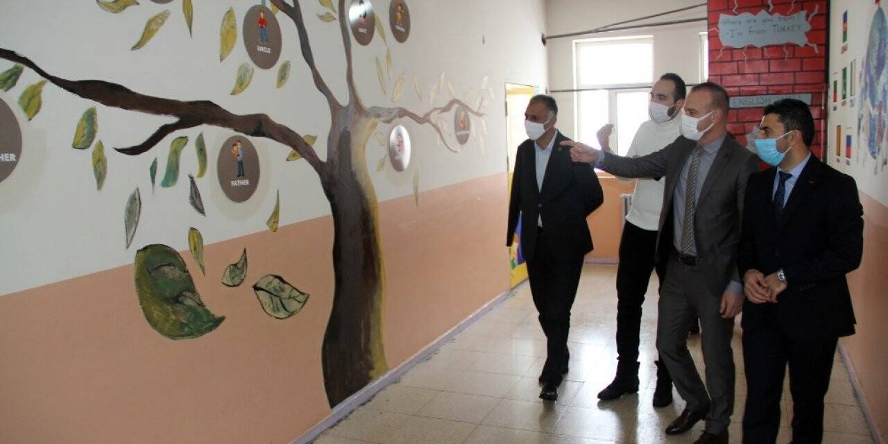 Ağrı Milli Eğitim Müdürü Tekin, dil sokağı ile müzik sınıfının açılışını gerçekleştirdi