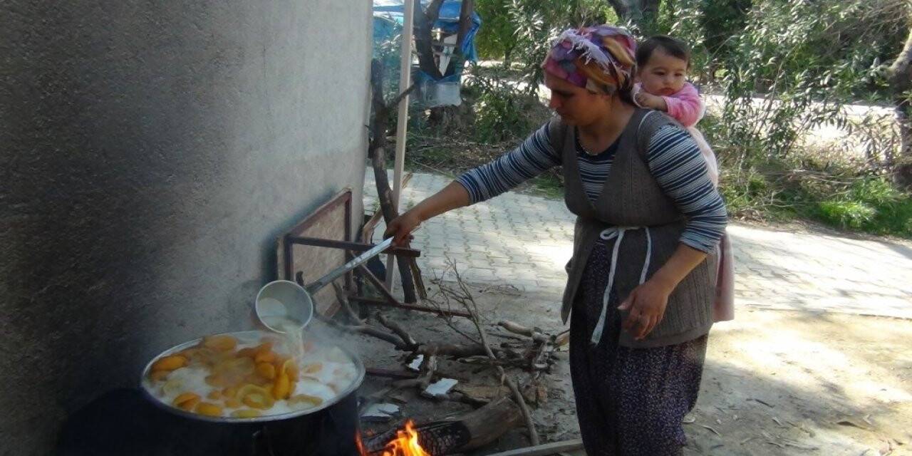 Turunç tatlısı kadınların gelir kapısı oldu