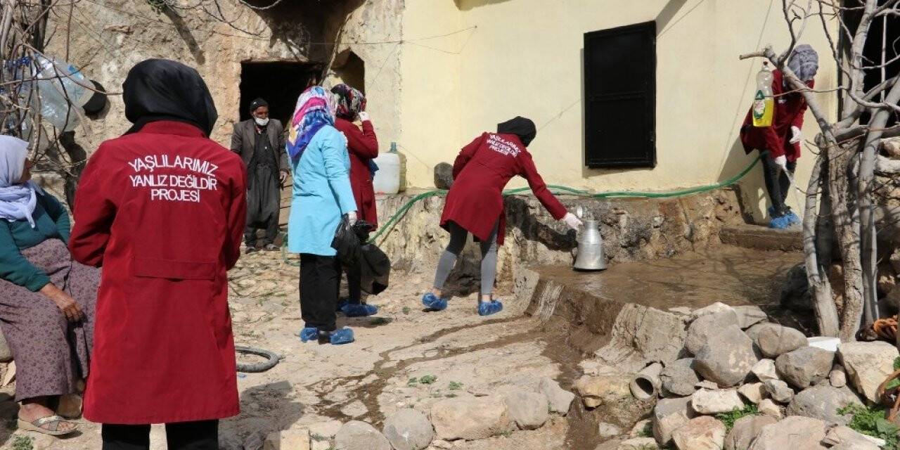 Karaköprü’de yaşlı vatandaşlara evde bakım desteği