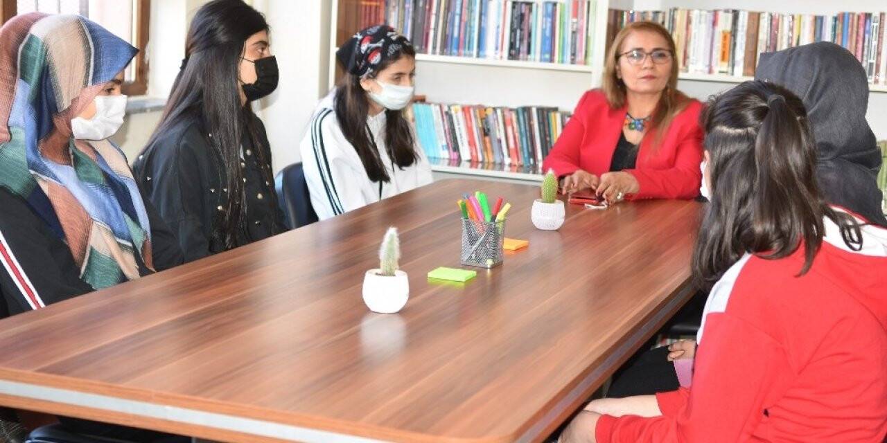 Siverek’te ‘bırakın kızlar okusun’ projesi kapsamında kütüphane açıldı
