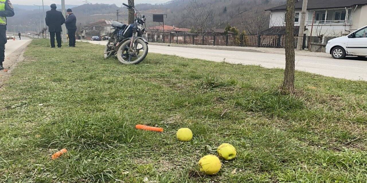 Mobilet karşıdan karşıya geçen yayaya çarptı: 2 yaralı