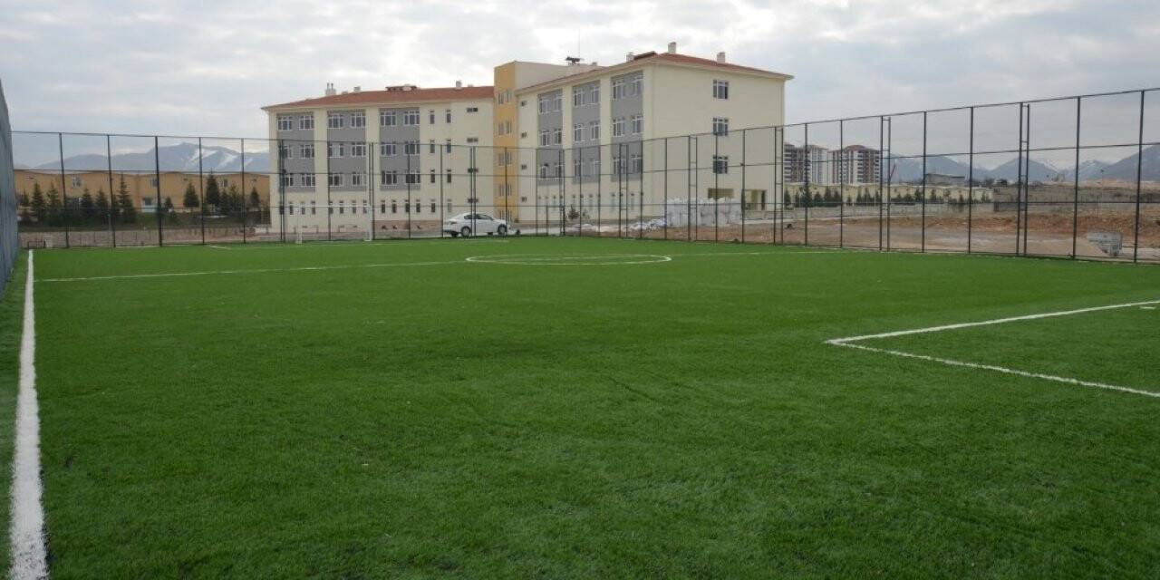 Okulların spor tesisi ihtiyaçları karşılanıyor