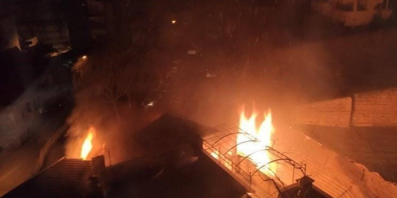 Kahramanmaraş’ta ev yangınında karı koca yaralandı