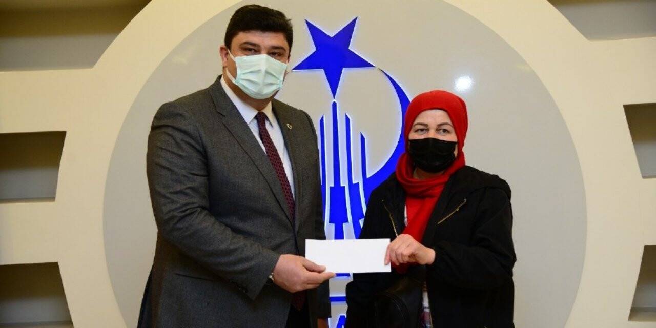 Kahramankazan Belediyesi’nden esnafa bin TL’lik destek