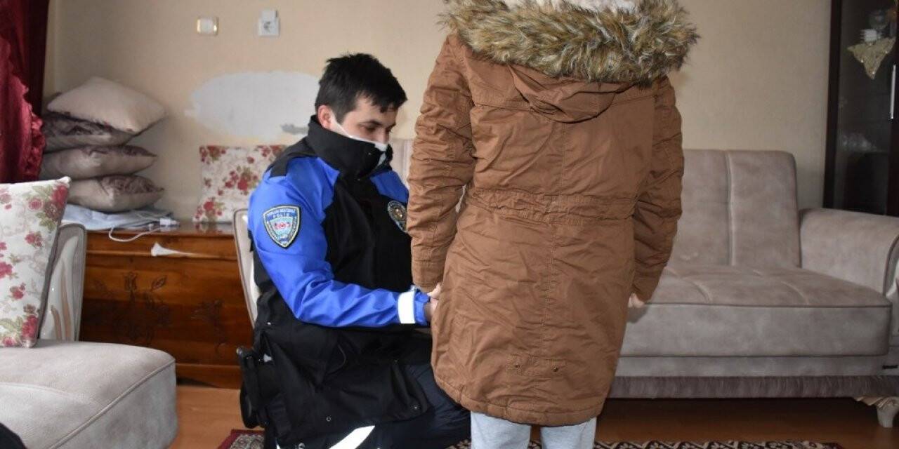 İl Emniyet Müdürlüğü ekipleri çocukları sevindirdi
