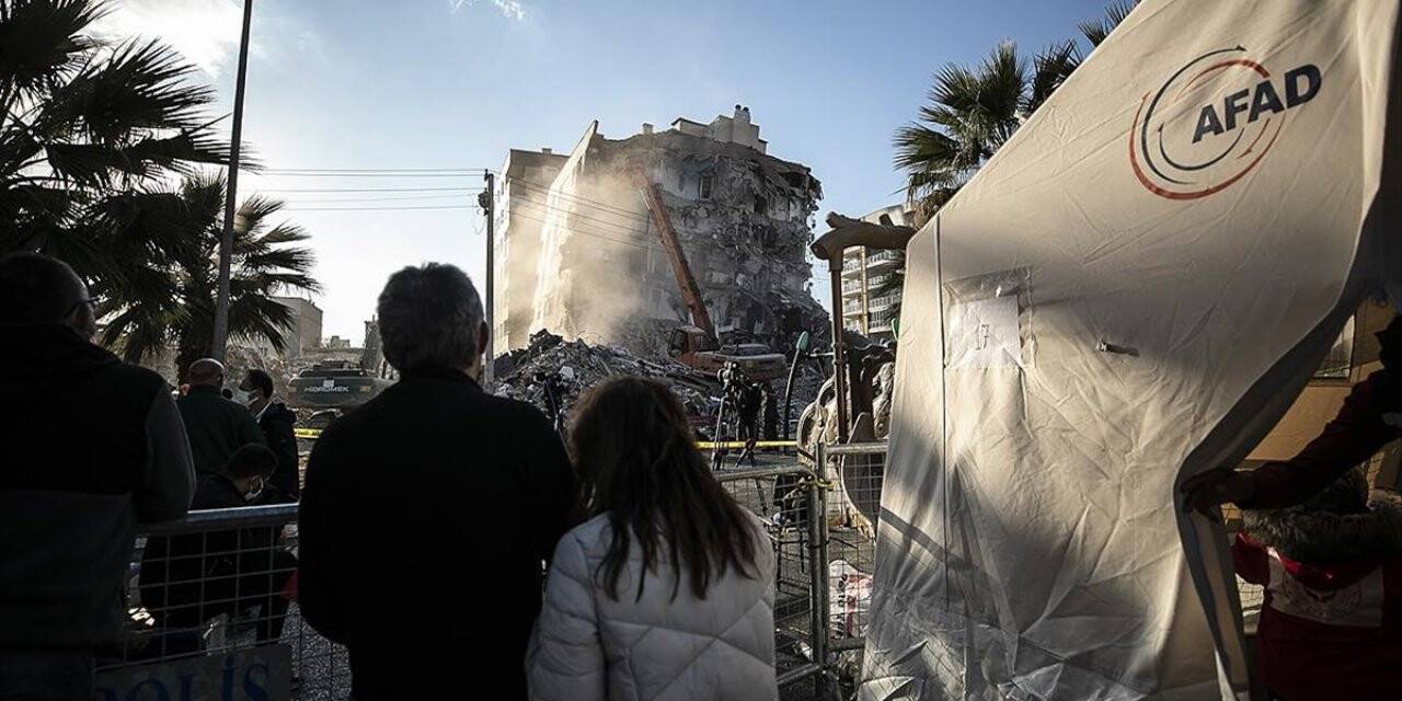 Devlet ve millet İzmir depreminin yaralarını el ele sardı