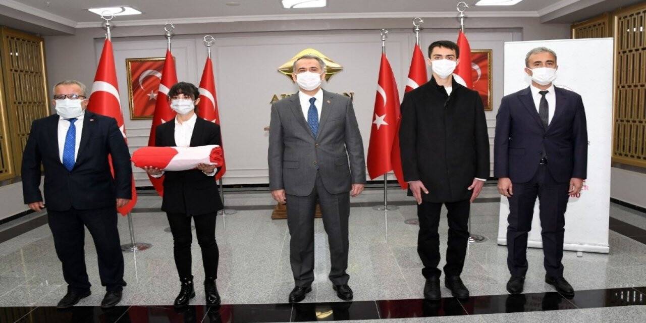 Şanlı Türk Bayrağı Şanlıurfa’dan teslim alınarak Gaziantep’e uğurlandı