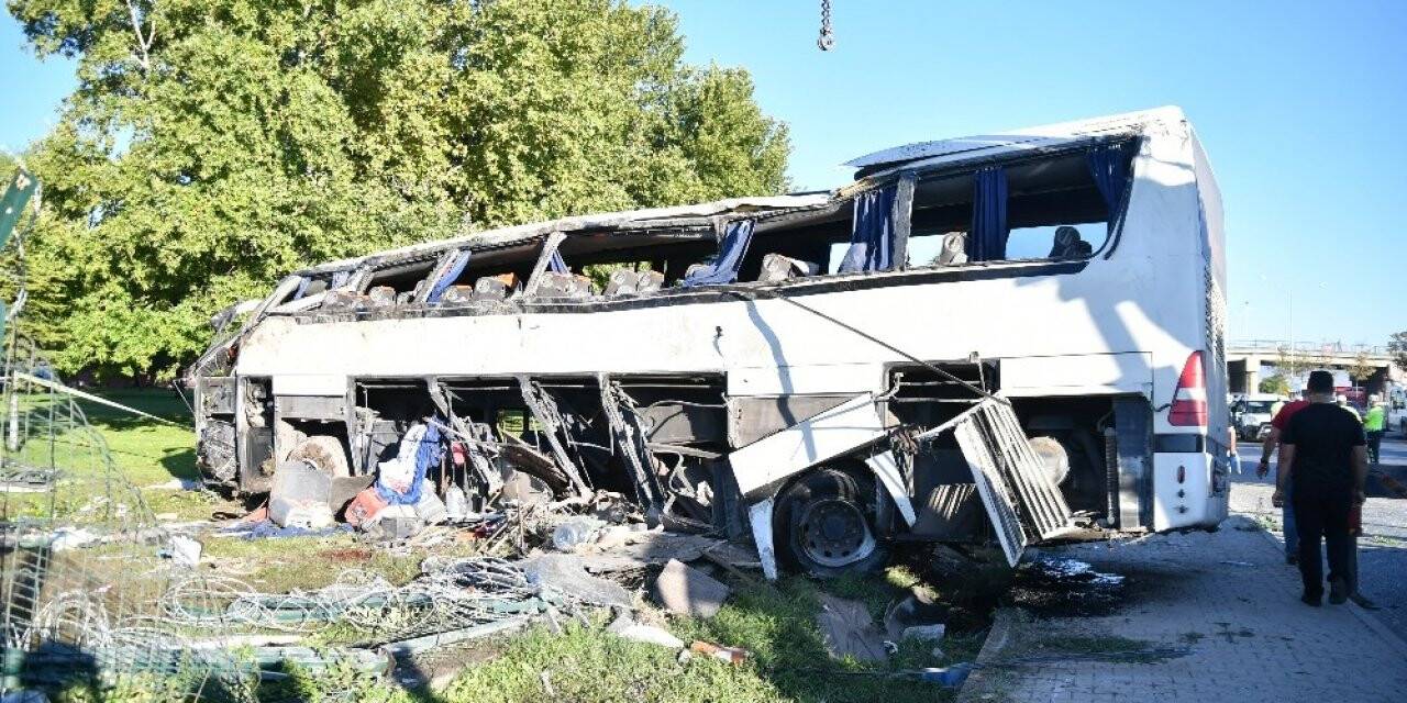 İki kişinin hayatını kaybettiği otobüs kazası davasında ilk duruşma
