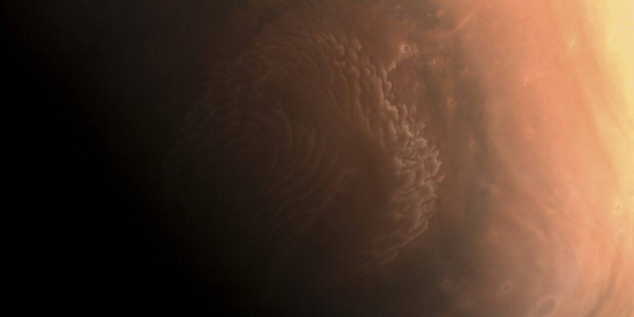 Çin’in uzay aracı Tianwen-1 Mars’ın ilk fotoğraflarını yayınladı