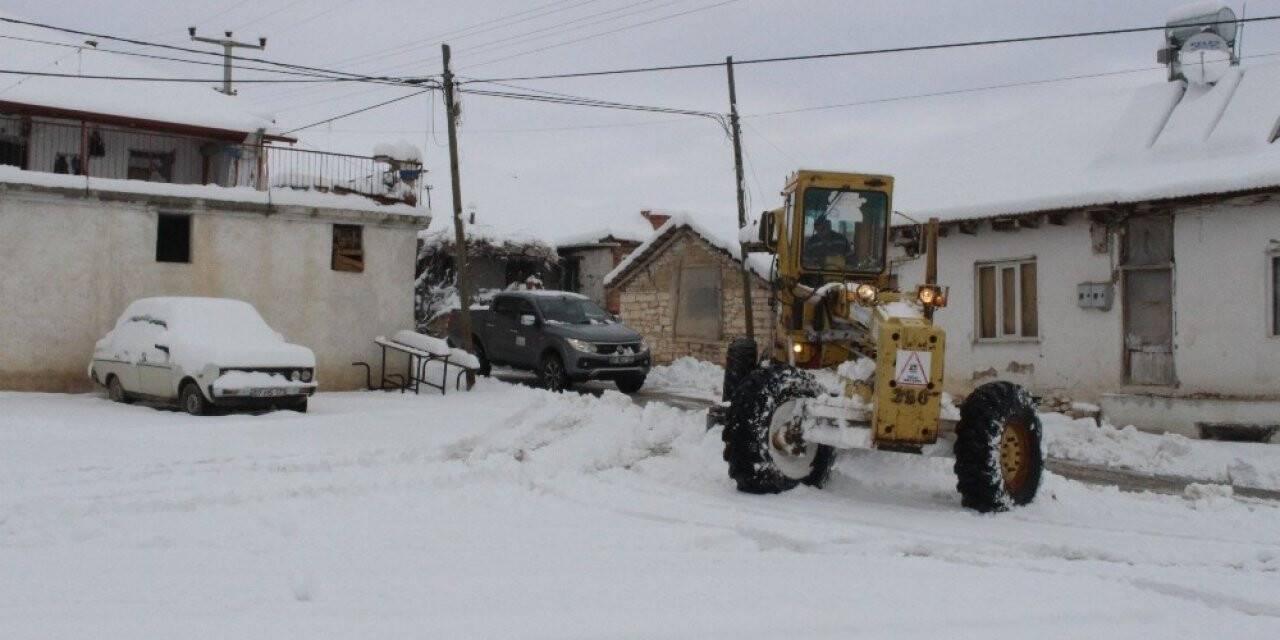Karla kaplanan yollar açılıyor