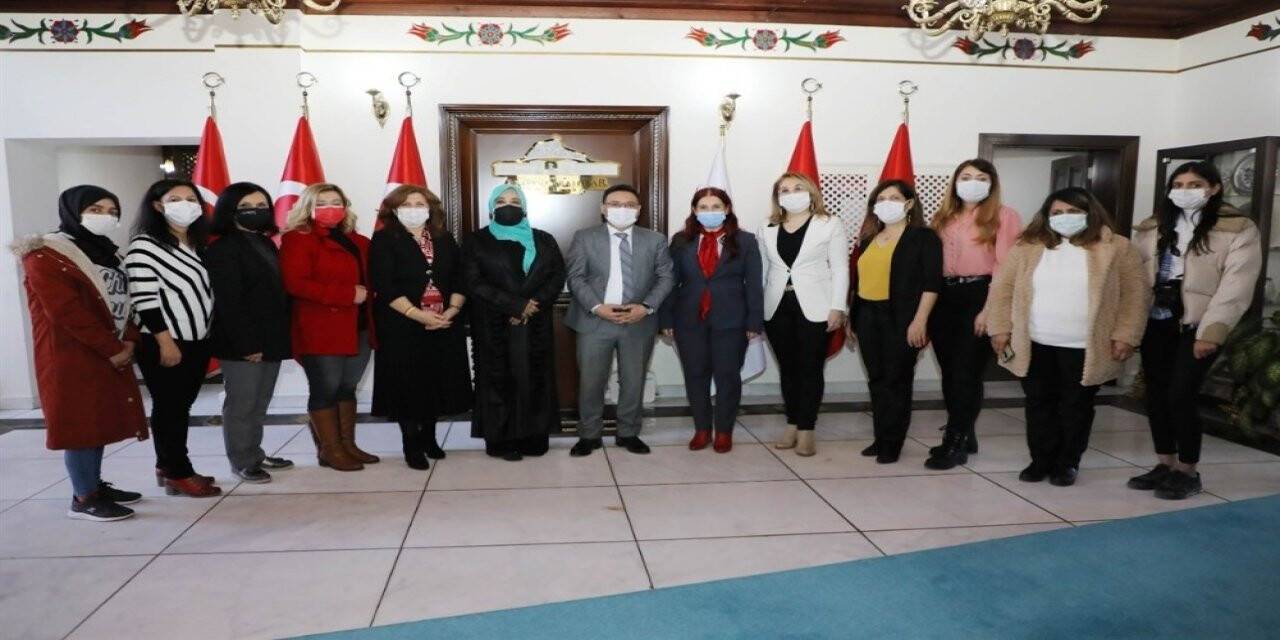 Kadın gazetecilerden Vali Çiçek’e ziyaret