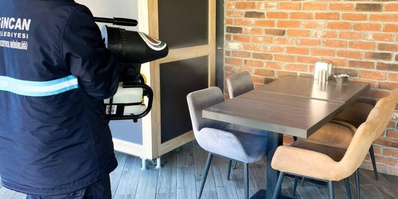 Sincan’da yeniden açılan iş yerleri dezenfekte edildi