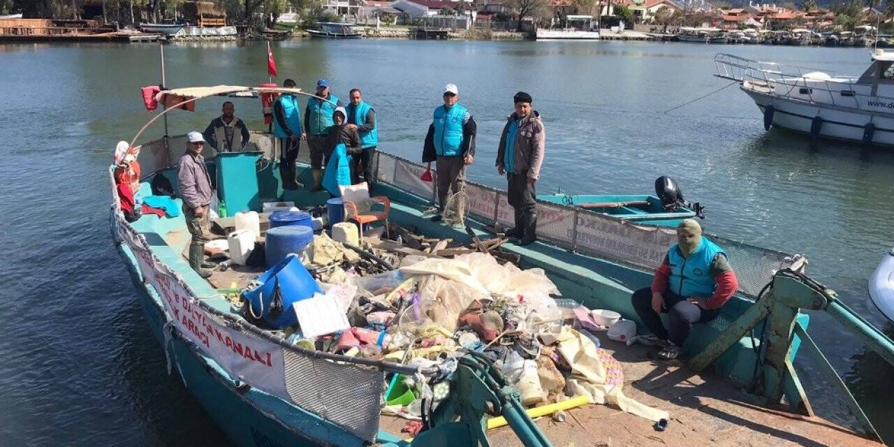 Dalyan Kanalı ve Köyceğiz Gölü’nde temizlik çalışmalarına devam ediyor