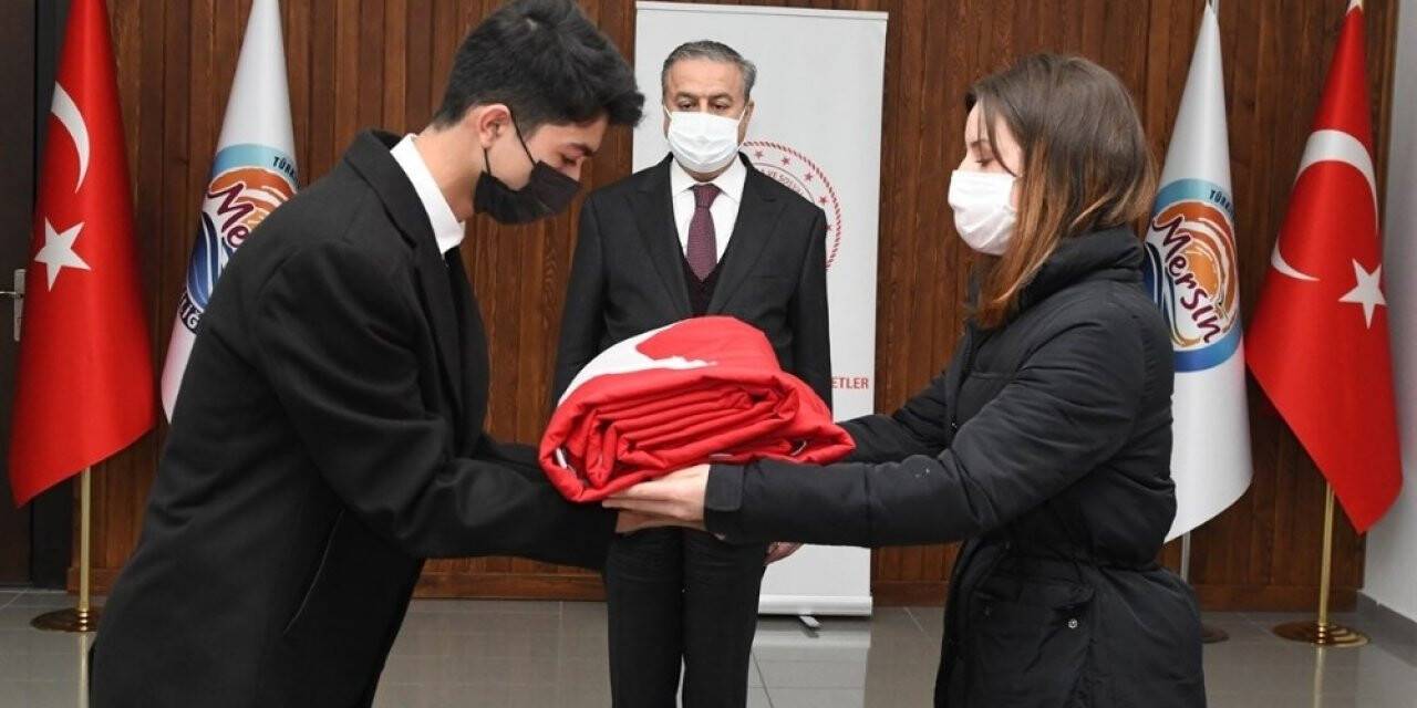 Şanlı Türk bayrağı Mersin’den Çanakkale’ye uğurlandı