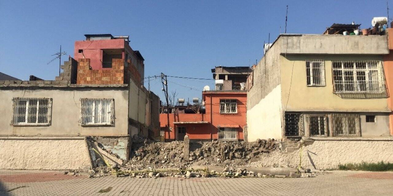 Okulda devrilen duvarın altında kalarak öldü