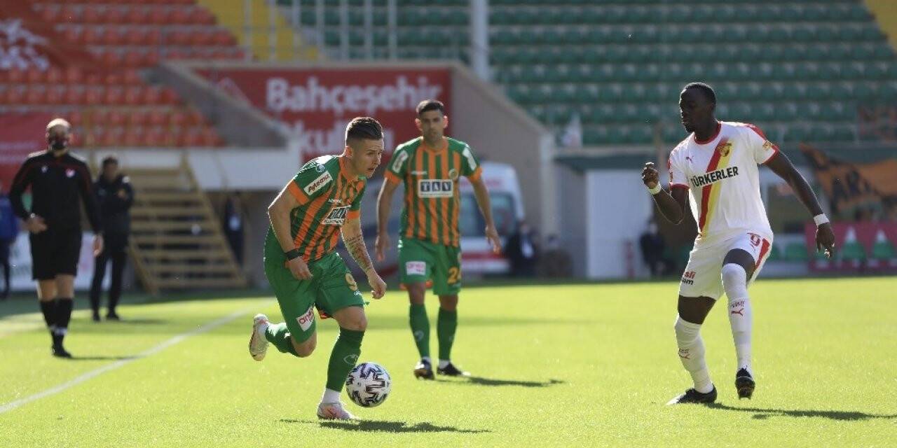 Süper Lig: Aytemiz Alanyaspor: 0 - Göztepe: 1 (İlk yarı)
