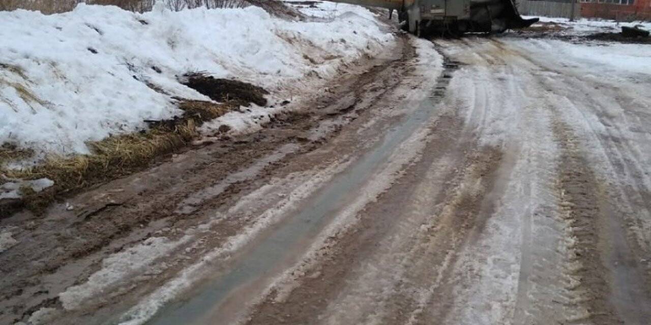 Rusya’da dev su kulesi işçi servisinin üzerine devrildi