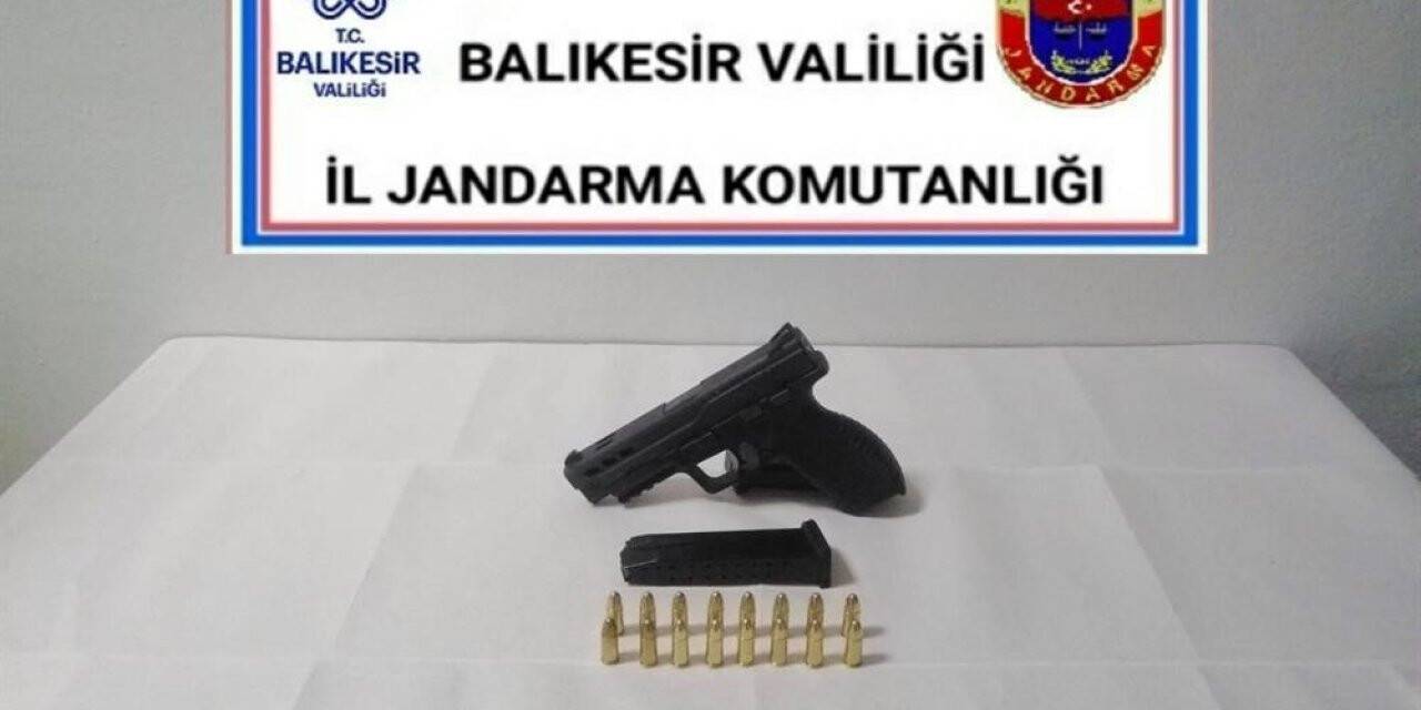 Balıkesir’de jandarma 24 aranan şahsı yakaladı