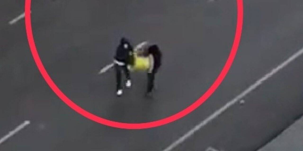 Kablo hırsızları önce kameraya, ardından polise yakalandı