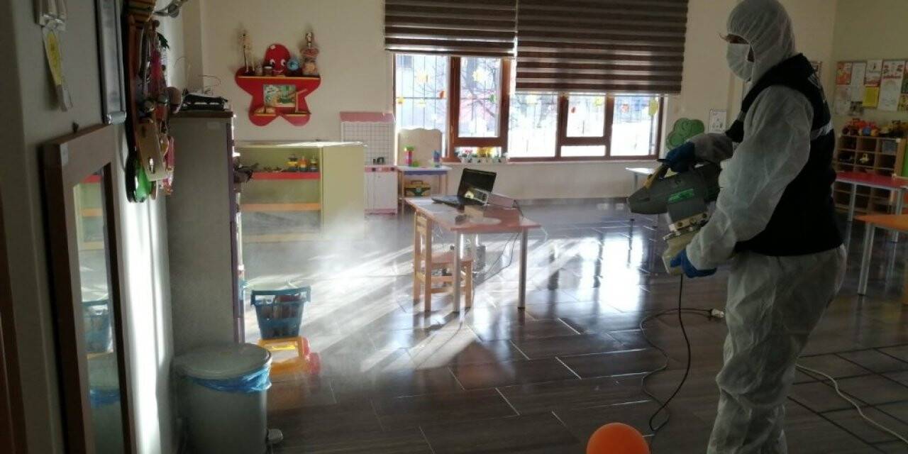 Eğitime ara verilen anaokulunda PCR ve dezenfektan çalışmaları yapıldı