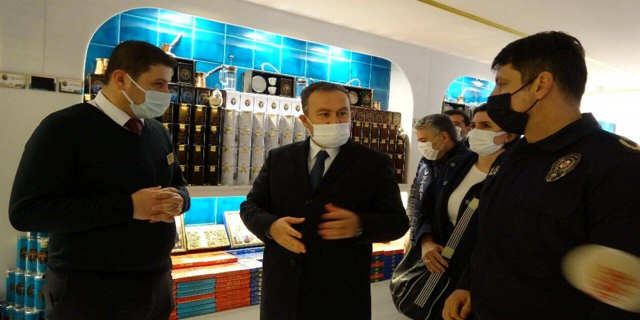 Beyoğlu Kaymakamı Mustafa Demirelli restoranları tek tek denetledi