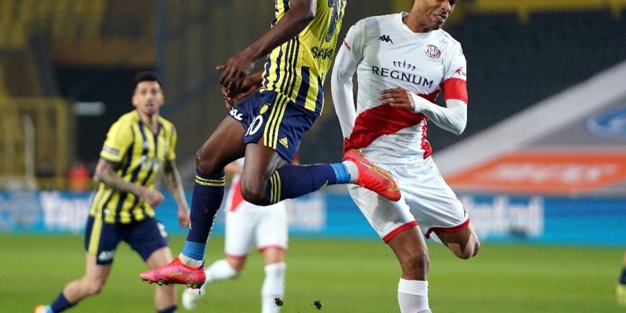 Süper Lig: Fenerbahçe: 0 - FTA Antalyaspor: 1 (İlk yarı)