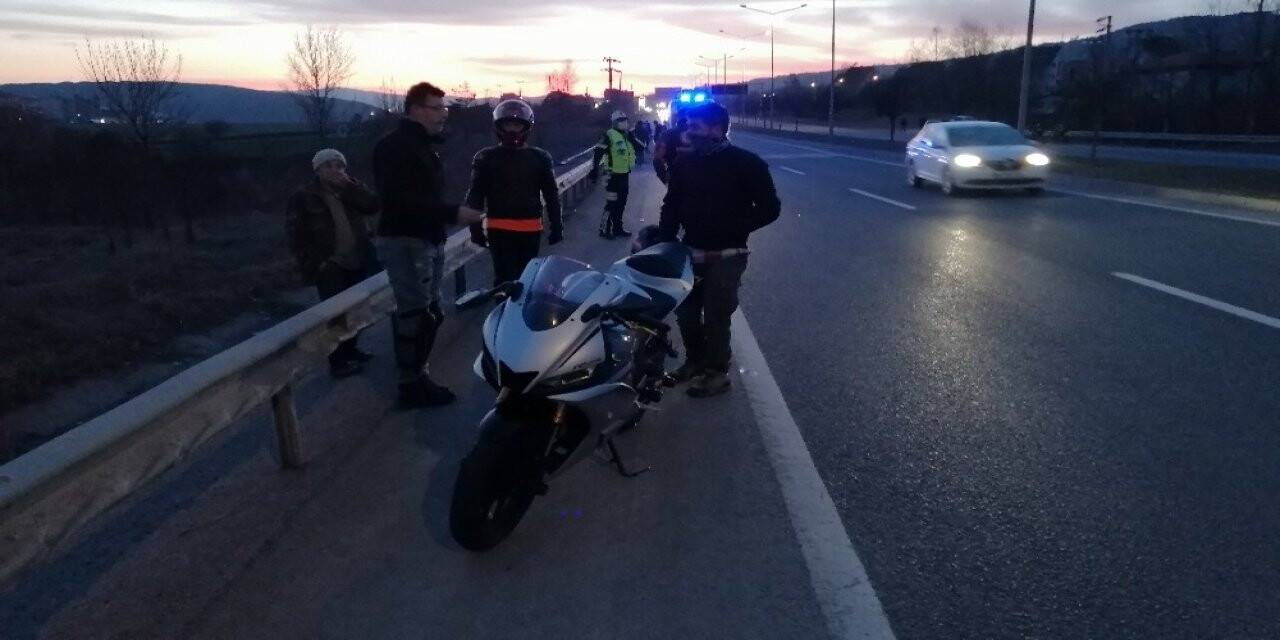 Otomobile çarpan motosiklet sürücüsü hayatını kaybetti