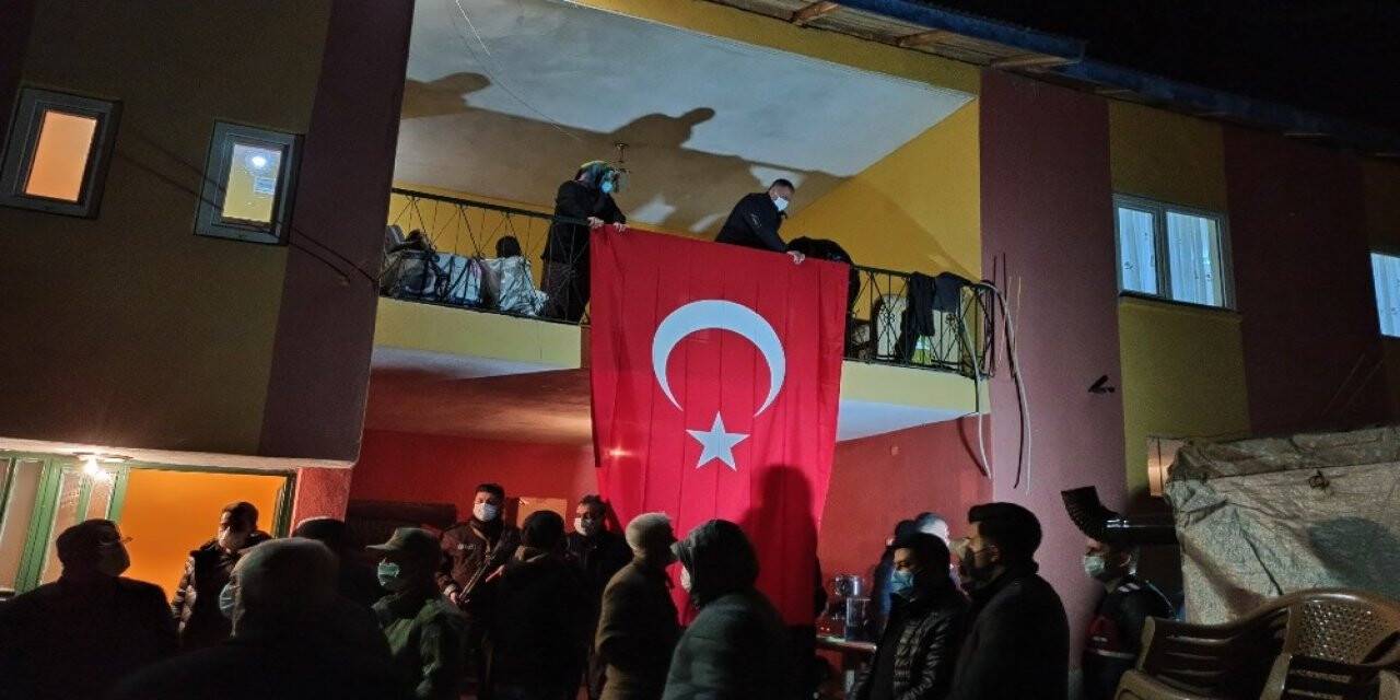 Helikopter kazasında Şehit olan Kahramanmaraşlı Topçu Astsubay Kıdemli Çavuş Nazmi Yılmaz’ın ailesine acı haber verildi