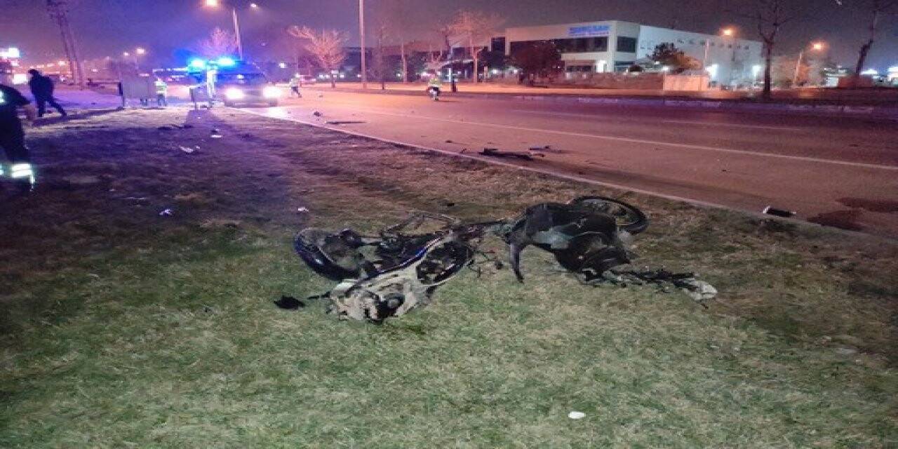 Moto kuryenin hayatını kaybettiği feci kaza kamerada
