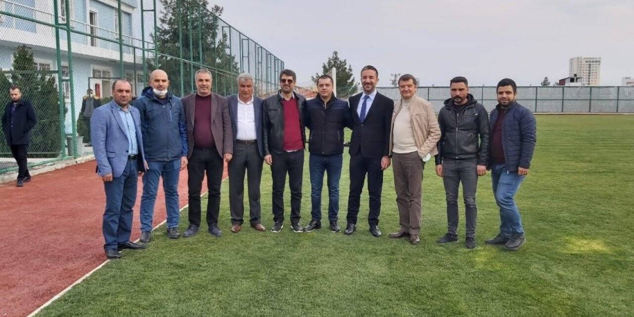 Diyarbakırspor sahaya indi, sanatçı Bedri Aysel’i takıma moral verdi