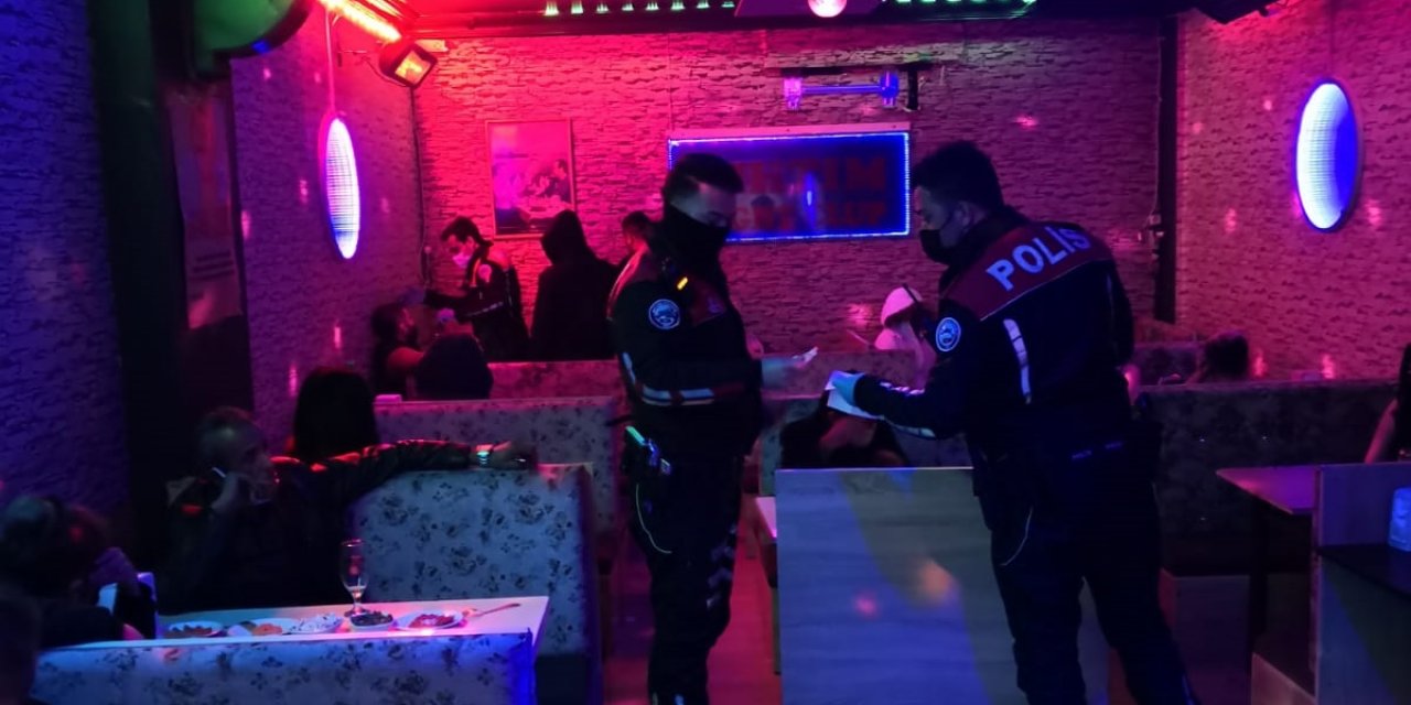 "Çok yüksek risk" kategorisindeki Konya'da, eğlence mekanında yakalanan 25 kişiye ceza