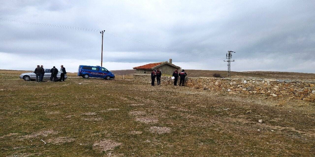 Konya'da evli ve üç çocuk babası mahalle mezarlığında ölü bulundu