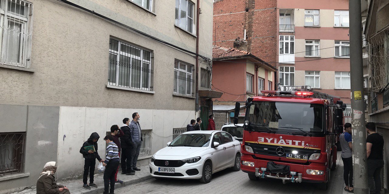 Konya'da çıkan yangında mahsur kalan kişileri itfaiye kurtardı