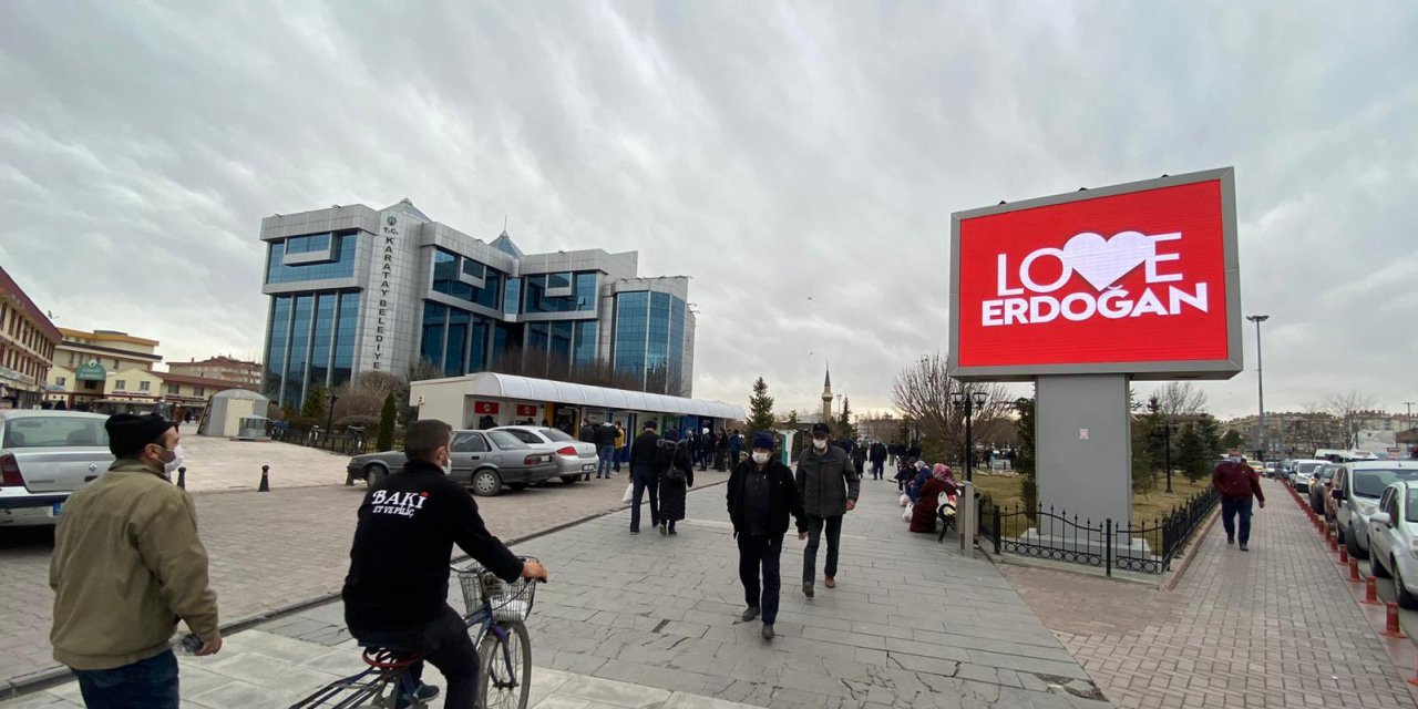 Konya'da 'Love Erdoğan' görseli LED ekranlara yansıtıldı